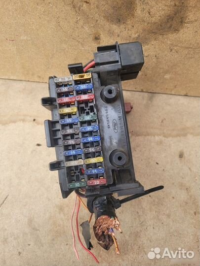 Блок предохранителей Ford Fiesta DX