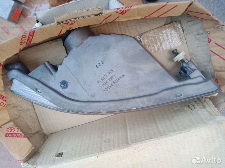 Фара противотуман правая toyota corolla 8121112150