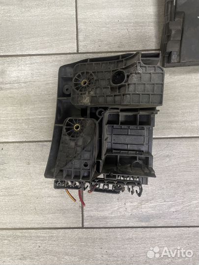 Блок предохранителей Фольксваген Пассат Б6