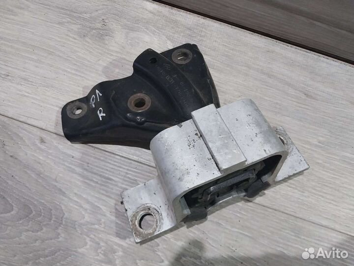 Опора двигателя Renault Logan 1 1.4 K7J