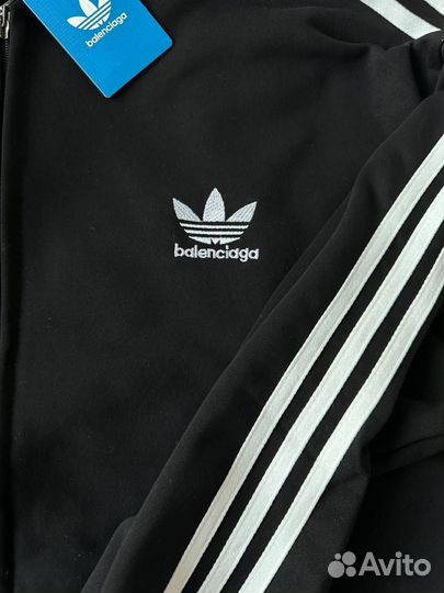 Худи Balenciaga adidas коллаб на руках