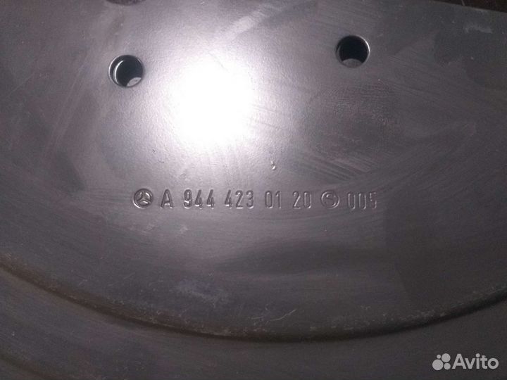 Пыльник тормозного диска Mersedes a