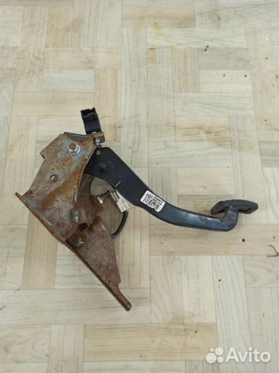 Педаль сцепления Kia Rio 3