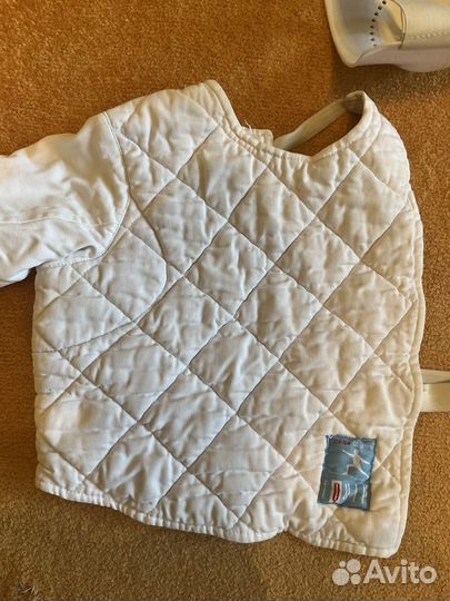 Набочник и костюм для фехтования