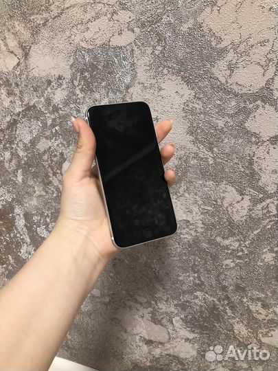 iPhone SE (2020), 64 ГБ