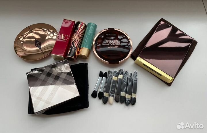 Пустые футляры от косметики Gucci, Charlotte