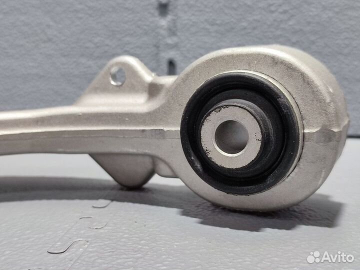 Рычаг поперечный верхний правый BMW