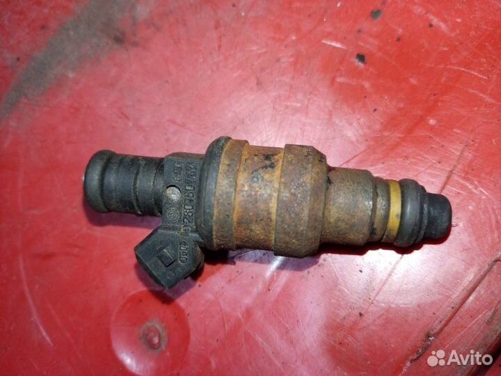 Форсунка топливная Audi A4 B5 седан 1.8I ADR 1996