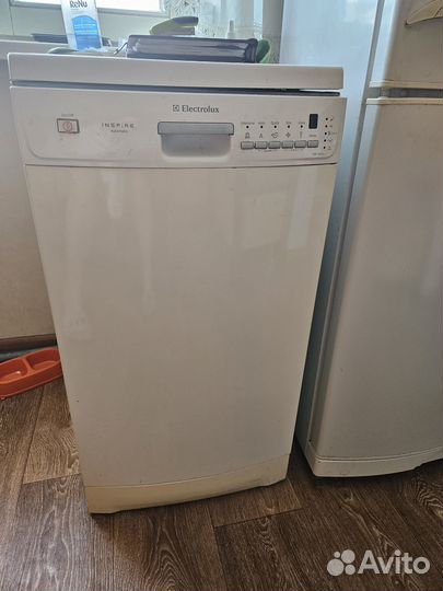 Продам посудомоичную машину