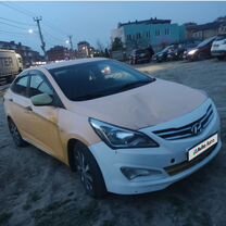 Hyundai Solaris 1.4 MT, 2014, битый, 19 000 км, с пробегом, цена 444 000 руб.