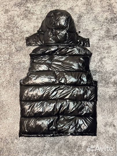 Жилетка moncler глянцевая с капюшоном