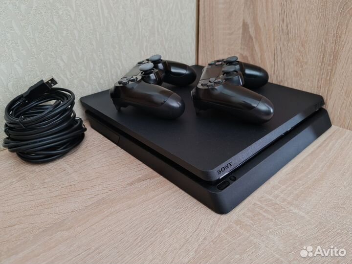 Sony PS4 Slim 1TB + 2 геймпада