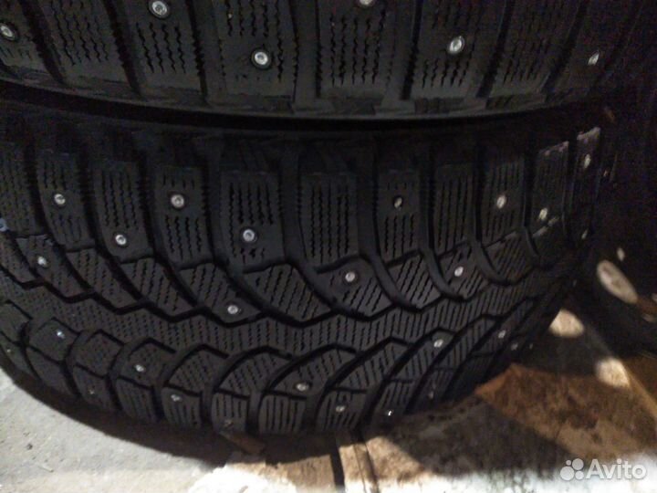 Bridgestone Blizzak Spike-01 225/50 R17
