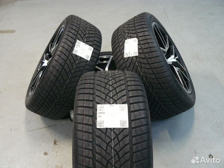 Колеса оригинал R20 Porsche Macan зимние новые