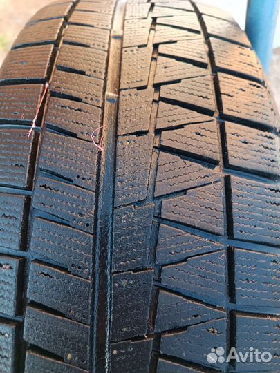 Bridgestone Blizzak Revo GZ 215/60 R17