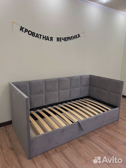 Кровать с ящиками для хранения