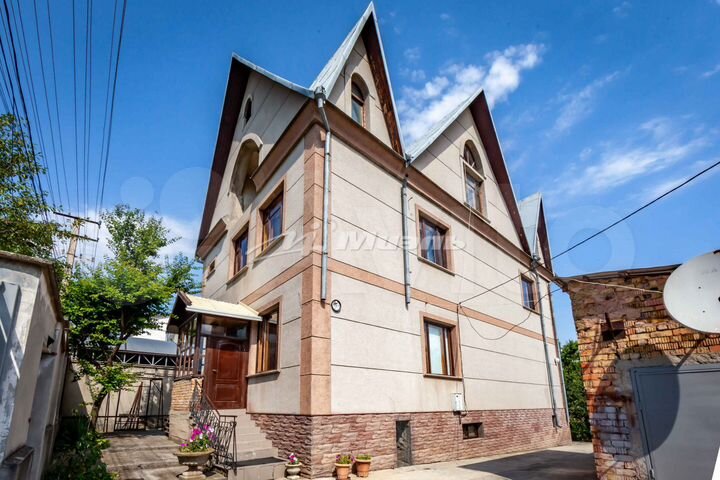 Дом 350 м² на участке 8 сот.