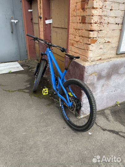 Pivot Switchblade 2022