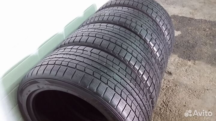 Dunlop Graspic DS3 235/45 R17