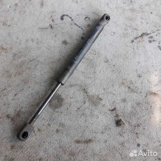 Амортизатор крышки багажника Форд Фокус 2 седан