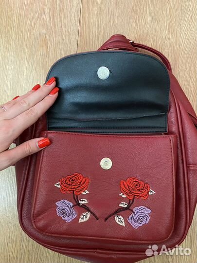 Рюкзак женский красный с рисунком