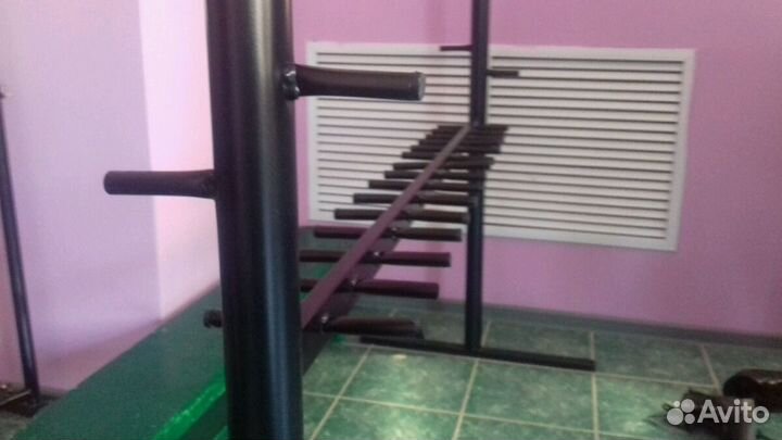 Гардеробная вешалка