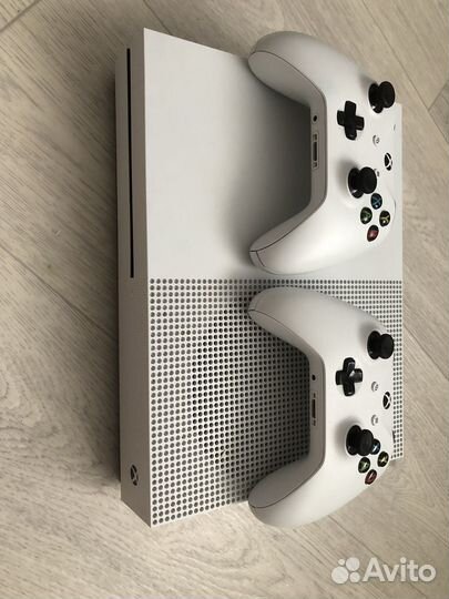 Xbox One s 2 геймпада 1tb
