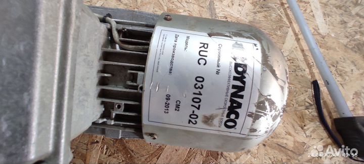 Двигатель с редуктором для откатных ворот