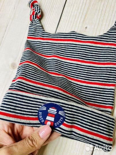 Новая шапочка OVS. Италия (50-52 размер)