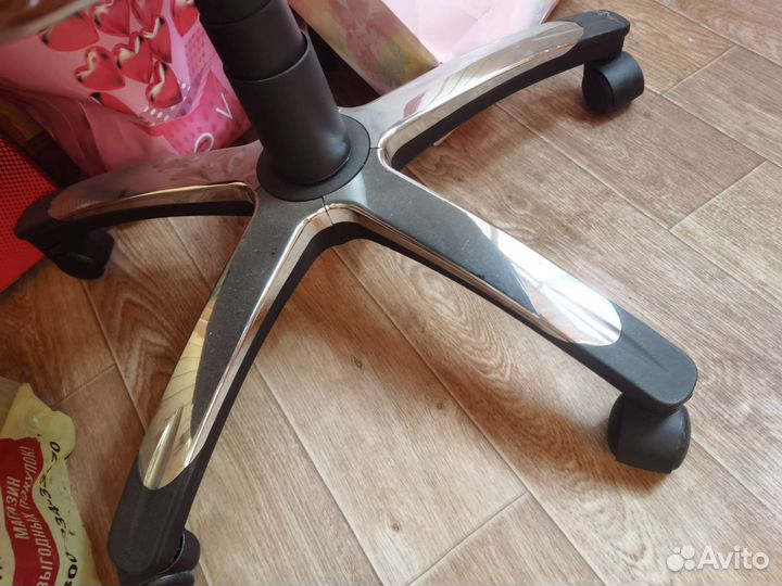 Компьютерное кресло