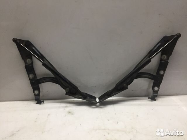 Volvo S40 петля крышки багажника