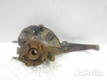 Кулак передний правый