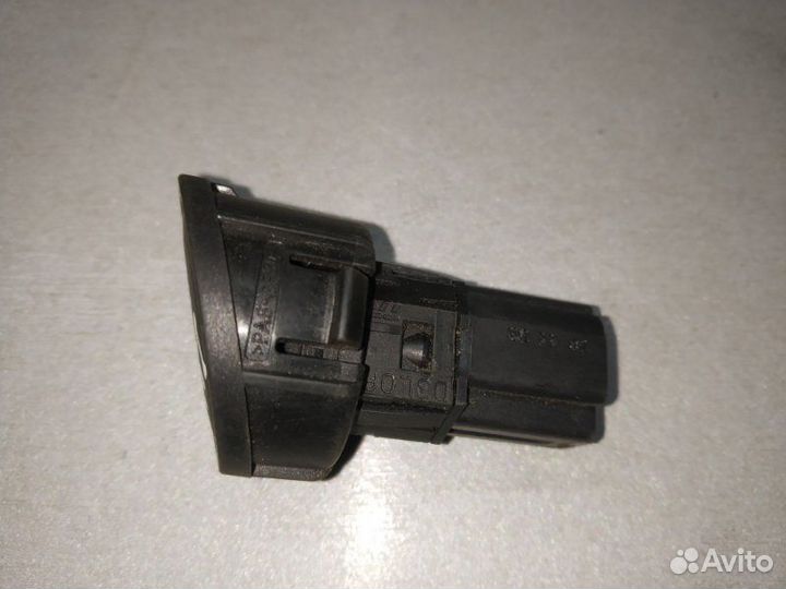 Кнопка открывания багажника Ford Fusion 2008