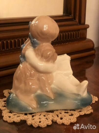 Статуэтка/фарфор/артель Керамик Девочка с книгой