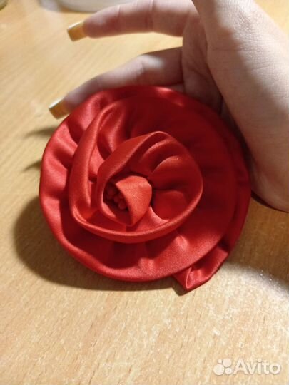 Красный цветок декоративное украшение