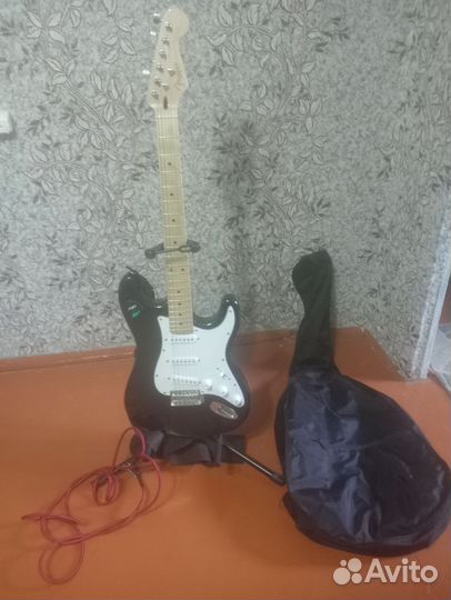 Гитара Fender squier bullet strat