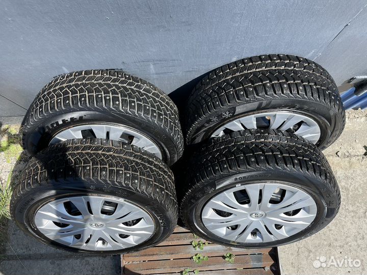 Продаю комплект колес на toyota corolla