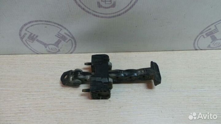 Ограничитель передней двери правый передний правый