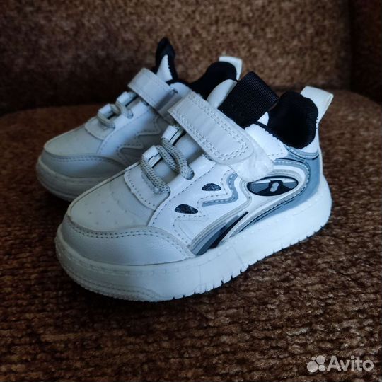 Кроссовки детские 25