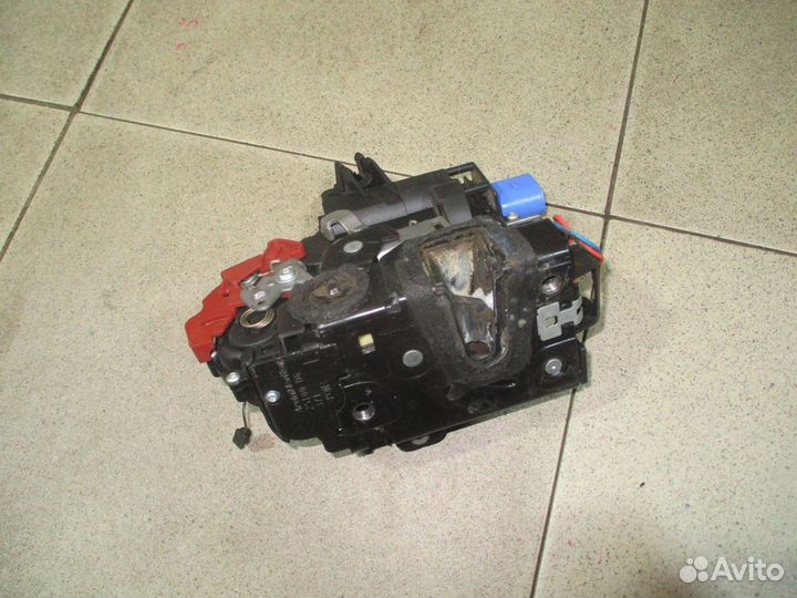 Замок двери задней левой Skoda Fabia 2 (5J)