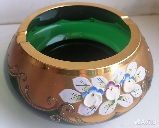 Посуда. Богемское стекло зеленого цвета, с лепкой