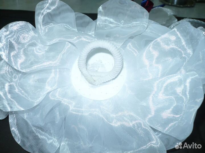 Пышные банты на резинках с бусинками и подвесками