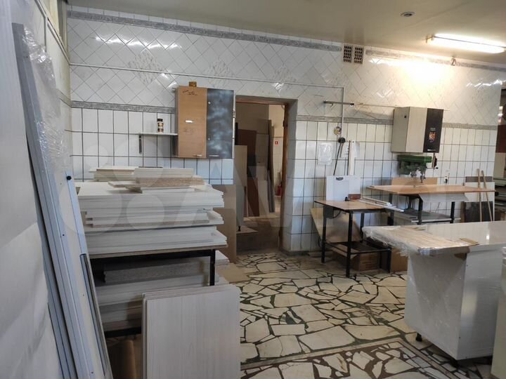 Помещение свободного назначения, 885 м²