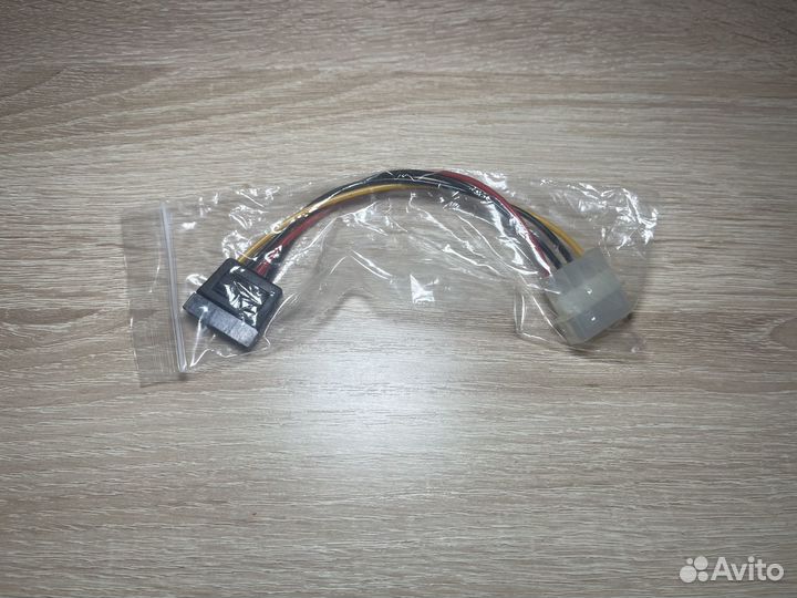 Адаптер питания Molex на SATA