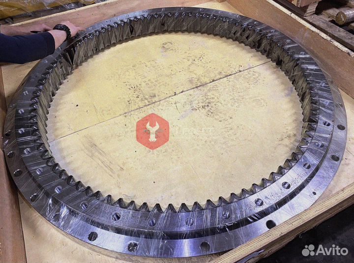 Опорно-поворотный круг Hitachi ZX70 4437132