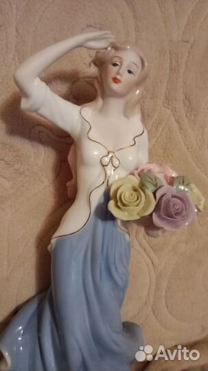 Статуэтка фарфор Дама