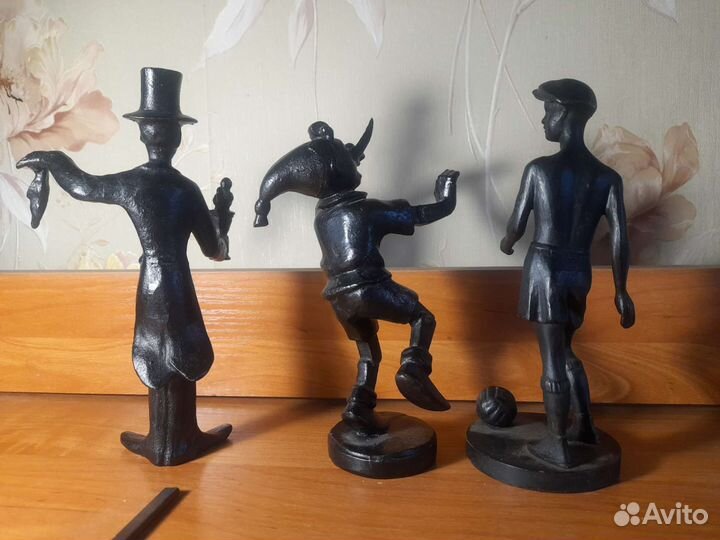 Каслинское литье,Куса,Футболист,Фокусник,Буратино