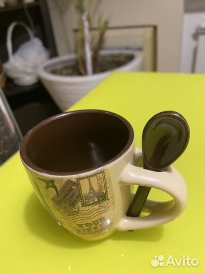 Кофейная чашка с ложкой