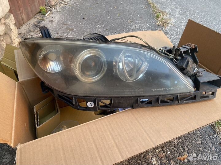 Фары комплект Мазда 3 2006г