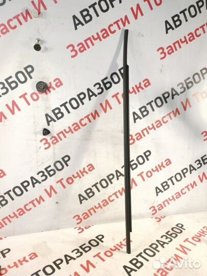 Молдинг стекла передний левый Hyundai Santa Fe 2.4